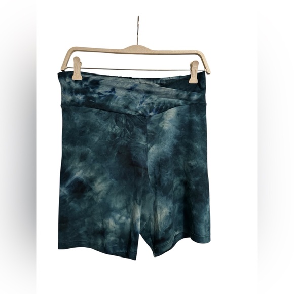 fitz + eddi Pants - Fitz+Eddi Tie-Dye Shorts • Size XL • Color: Emerald